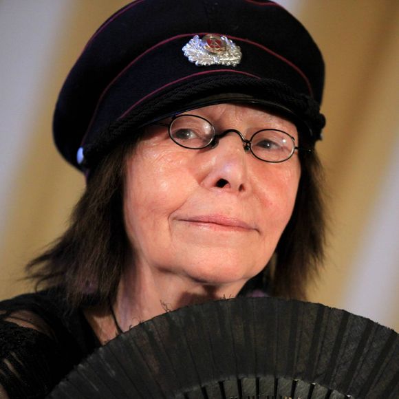 Brigitte Fontaine reçoit la Médaille Vermeil de la Ville de Paris
