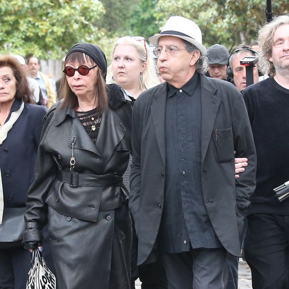 Brigitte Fontaine et Areski Belkacem - Obsèques de Georges Moustaki au Père Lachaise à Paris. Le 27 mai 2013