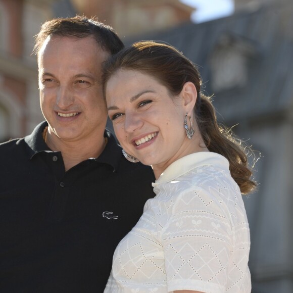 Emilie Dequenne et son amoureux Michel Ferracci lors de la présentation en avant-première de la nouvelle attraction "Ratatouille : L'aventure totalement toquée" à Disneyland Paris à Marne-la-Vallée, le 21 juin 2014.