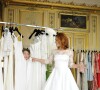 Emilie Dequenne essaye sa robe de mariée en compagnie de sa fille Milla à Paris, le 5 octobre 2014, une création Delphine Manivet