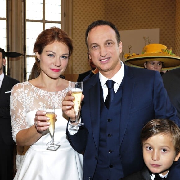 Michel Ferracci, son fils Maël, 8 ans, et son épouse Emilie Dequenne - Mariage de Michel Ferracci et Emilie Dequenne à la mairie du 10ème arrondissement, le samedi 11 octobre 2014 à Paris.