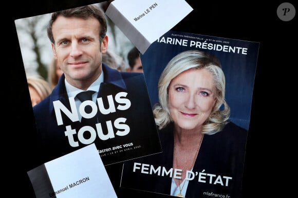 Election présidentielle 2022 : Les sondages donnent le candidat Emmanuel Macron et la candidate Marine Le Pen en duel au second tour. Le premier tour est le 10 avril 2022. Le second tour sera le 24 avril.