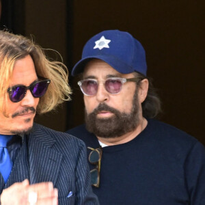 Johnny Depp et Amber Heard à la sortie du tribunal à Fairfax le 14 avril 2022. Johnny Depp poursuit en diffamation son ex-épouse, Amber Heard, qui l'a accusé de violences conjugales. 