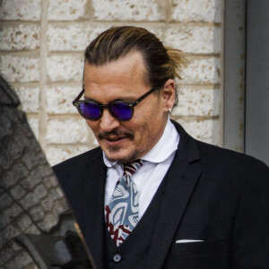 L'acteur Johnny Depp quitte le tribunal de Fairfax, Virginie où il assiste en ce moment au procès en diffamation qu'il a intenté à Amber Heard, son ex-femme. Photo by Samuel Corum/CNP/ABACAPRESS.COM