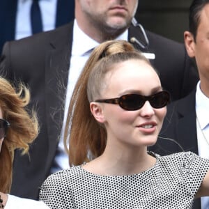 Vanessa Paradis (épouse Benchetrit) et sa fille Lily-Rose Depp - Sorties du défilé de mode "Chanel", collection Haute-Couture automne-hiver 2018/2019, à Paris. Le 3 juillet 2018 © CVS-Veeren / Bestimage 