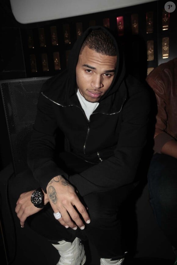Chris Brown prend la pose, pendant que Bob Sinclar met le feu au VIP Room Theater à Paris, le 23 janvier 2010 !