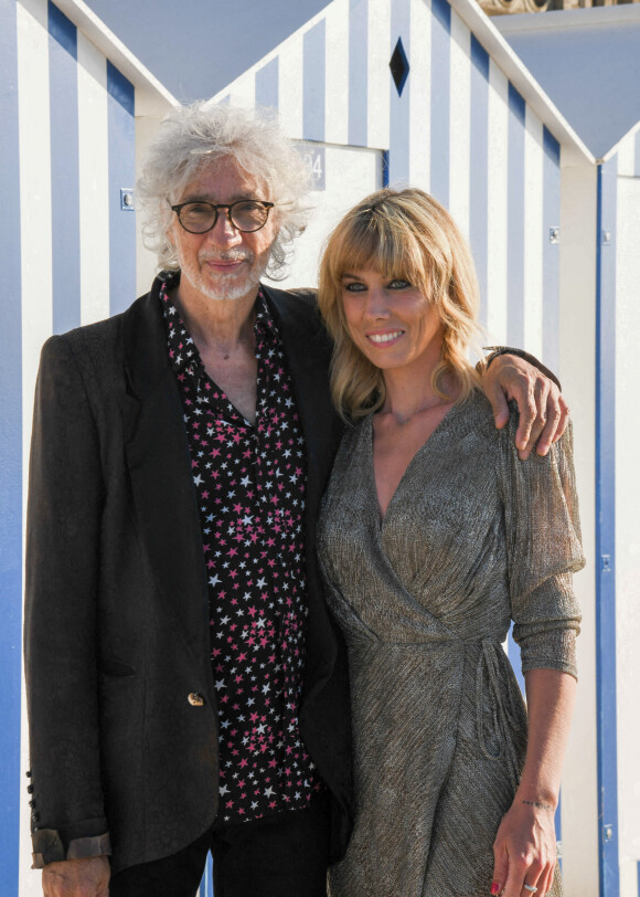 Louis Bertignac et Laetitia Brichet lors du photocall du jury du 35ème festival de Cabourg le 10 juin 2021. © Coadic Guirec / Bestimage