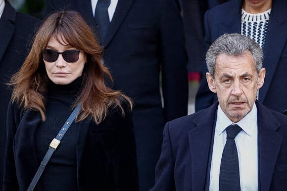 Carla Bruni, son mari Nicolas Sarkozy - Sorties des obsèques de Jean-Pierre Pernaut en la Basilique Sainte-Clotilde à Paris, France le 9 mars 2022. © Aurelien Morissard/Panoramic/Bestimage
