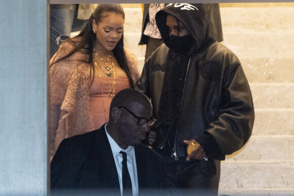 Exclusif - Rihanna (enceinte) et son compagnon Asap Rocky arrivant au restaurant César Paris le 28 février 2022. © Pierre Perusseau / Bestimage 