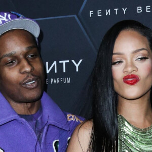 Rihanna (enceinte) et son compagnon ASAP Rocky au photocall "Fenty Beauty et Fenty Skin" à Los Angeles.