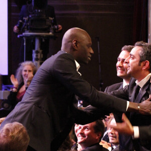 Omar Sy, Olivier Nakache et Eric Toledano lors de la cérémonie des Césars 2012. 