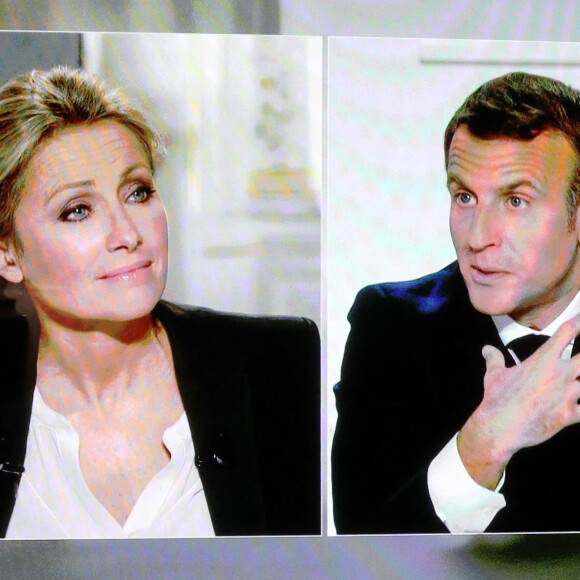 Capture d'écrna - Interview télévisée du président de la république, Emmanuel Macron par les journalistes Anne- Sophie Lapix (France Televisions) et Gilles Bouleau (TF1), au palais de l'Elysée, Paris, le 14 octobre 2020