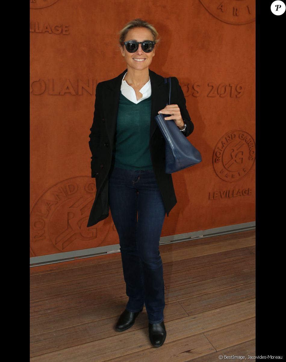 Anne-Sophie Lapix dans le village des internationaux de France de tennis de Roland Garros à Paris, France, le 8 juin 2019.