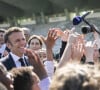 Le président de la République Emmanuel Macron, qualifié pour le second tour de l'élection présidentielle, est en visite à Saint-Denis, banlieue nord de Paris le 21 avril 2022