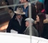 Johnny Depp quitte son hôtel parisien et va prendre un train pour Londres à la Gare du Nord le 27 décembre 2019. Le soir du réveillon de Noël, il a passé la soirée au domicile parisien de Vanessa Paradis pour fêter Noël avec ses enfants qui étaient présents.