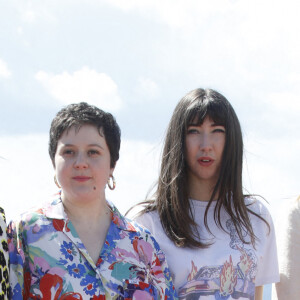 Chloé Jouannet, Salomé Dienis Meulien, Suzanne De Baecque et Allison Chassagne au photocall de la saison 2 de la série "Derby Girl" lors de la 5ème saison du festival International des Séries "Canneseries" à Cannes, France, le 4 avril 2022. © Denis Guignebourg/Bestimage 