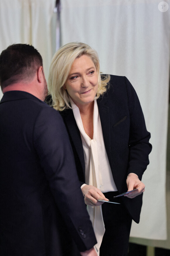 Marine Le Pen vote pour le 2 ème tour des élections présidentielles 2022 à Hénin-Beaumont le 24 avril 2022 © Laurent Sanson / Panoramic / Bestimage 