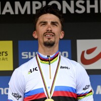 Julian Alaphilippe hospitalisé après une violente chute : 'Il ne pouvait ni bouger ni respirer'