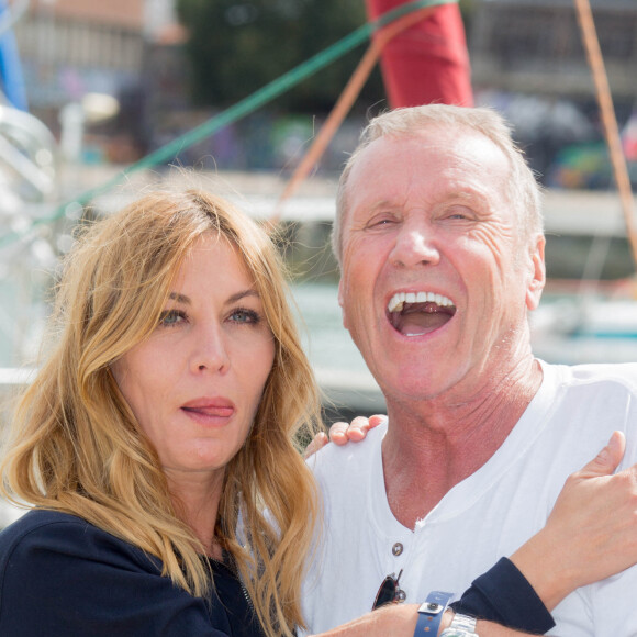 Mathilde Seigner, Yves Renier - Photocall de "Flic tout simplement" dans le cadre du 17e festival de fiction TV de La Rochelle sur le Vieux Port à La Rochelle le 12 septembre 2015