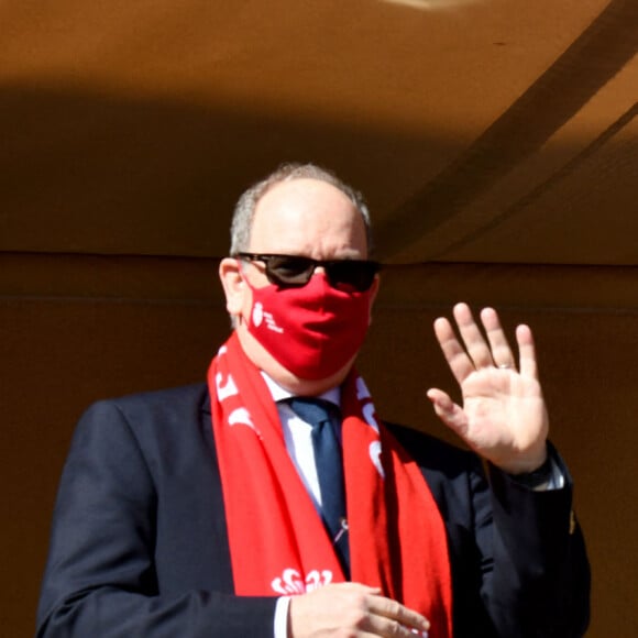 Le prince Albert II de Monaco et ses enfants, la princesse Gabriella et le prince héréditaire Jacques durant la rencontre de football de Ligue 1 Uber Eats, Monaco (1) - Reims (2) au Stade Louis II de Monaco, le 27 février 2022. © Bruno Bebert/Bestimage 