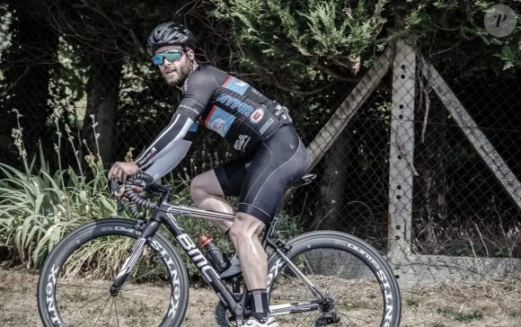 Axel de "Mariés au premier regard" lorsqu'il faisait du cyclisme