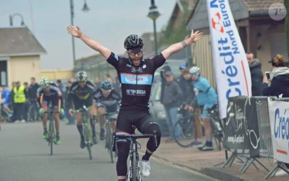 Axel de "Mariés au premier regard" lorsqu'il faisait du cyclisme