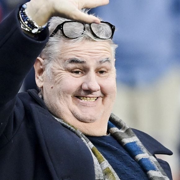 Pierre Ménès - Pierre Ménès assiste au match de Ligue 1 Uber Eats PSG contre Angers (2-1) à Paris, le 15 octobre 2021. © JB Autissier / Panoramic / Bestimage