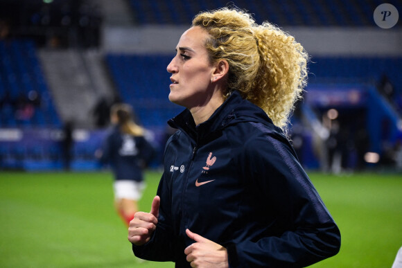 Kheira Hamraoui ( 10 - France ) - Echauffement - Tournoi de France "France - Pays-Bas (3-1)" au stade Oceane, le 22 février 2022.