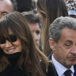 Nicolas Sarkozy et sa femme Carla Bruni-Sarkozy - Obsèques de Jean-Pierre Pernaut en la Basilique Sainte-Clotilde à Paris le 9 mars 2022. © Denis Guignebourg/ Bestimage 