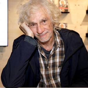 Louis Bertignac (Jolie Petite Histoire - Editions Le Cherche-Midi) au "Festival du Livre de Paris 2022" au Grand Palais Éphémère de Paris, le 23 avril 2022. © Cédric Perrin/Bestimage 