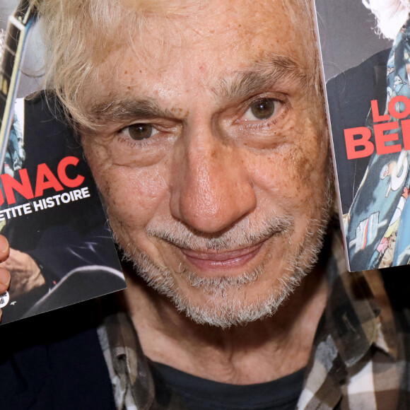 Louis Bertignac (Jolie Petite Histoire - Editions Le Cherche-Midi) au "Festival du Livre de Paris 2022" au Grand Palais Éphémère de Paris, le 23 avril 2022. © Cédric Perrin/Bestimage 