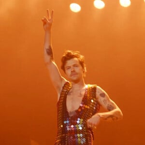 Harry Styles interprète 'Kiwi', 'As It Was' et 'Man! Je me sens comme une femme! ' avec Shania Twain en direct à Coachella 2022 le 23 avril 2022 