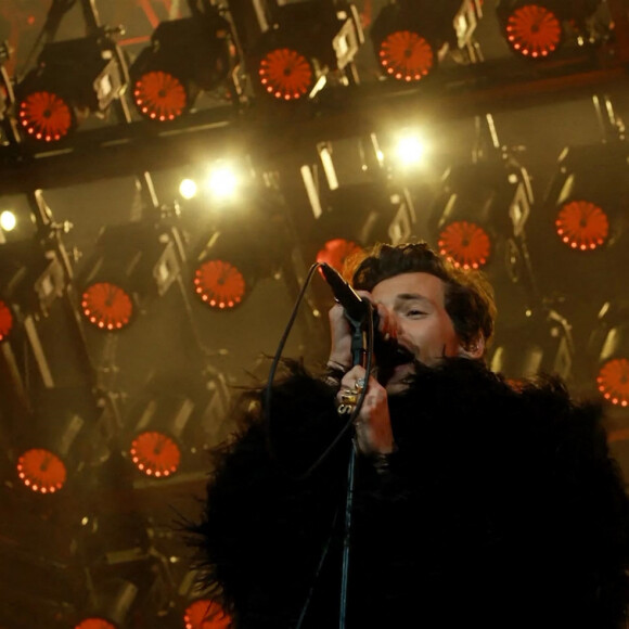 Harry Styles interprète 'Kiwi', 'As It Was' et 'Man! Je me sens comme une femme! ' avec Shania Twain en direct à Coachella 2022 le 23 avril 2022 