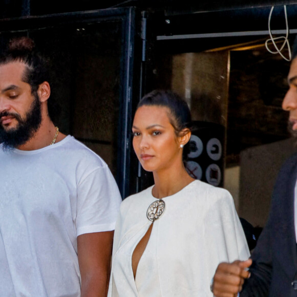 Joakim Noah et sa compagne Lais Ribeiro - Arrivées au défilé Elie Saab Automne/Hiver 2022/2023 lors de la Fashion Week de Paris au Plais de Tokyo à Paris, France, le 5 mars 2022. © Veeren-Clovis/Bestimage 