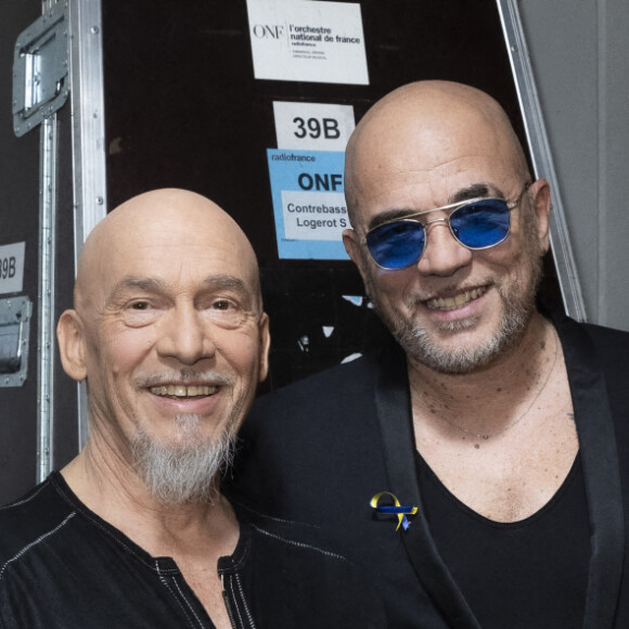 Florent Pagny, Pascal Obispo - Backstage de l'émission spéciale "Unis pour l'Ukraine" à la Maison de la Radio et de la Musique à Paris, le 8 mars 2022. © Cyril Moreau / Jack Tribeca / Bestimage