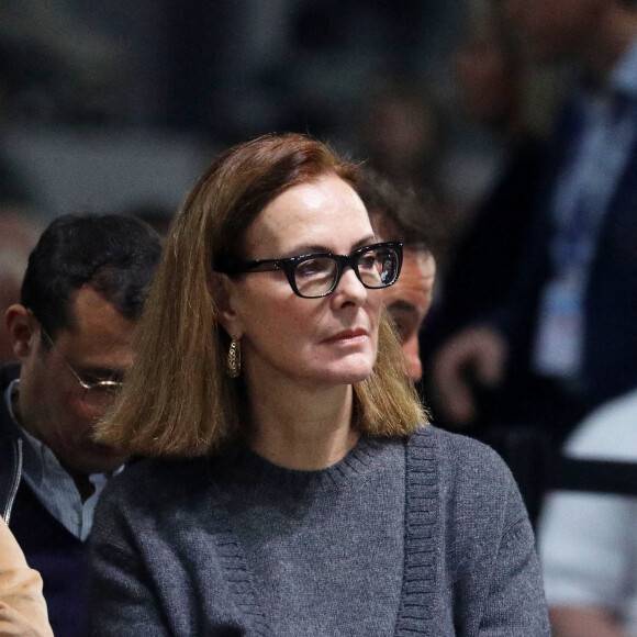 Carole Bouquet au meeting d'Emmanuel Macron à Paris le Défense Arena, à Nanterre, le 2 Avril 2022 © Dominique Jacovides/Bestimage 