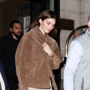 Kendall Jenner quitte son hôtel pour son rendre à la Pre-Met gala party à New York le 1er mai 2022.