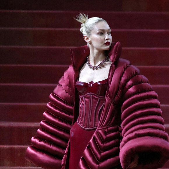 Gigi Hadid - Les célébrités arrivent à la soirée du "MET Gala 2022" à New York, le 2 mai 2022.