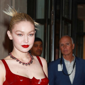 Gigi Hadid - Les célébrités quittent leurs hôtels pour se rendre à la soirée du "MET Gala 2022" à New York, le 2 mai 2022.