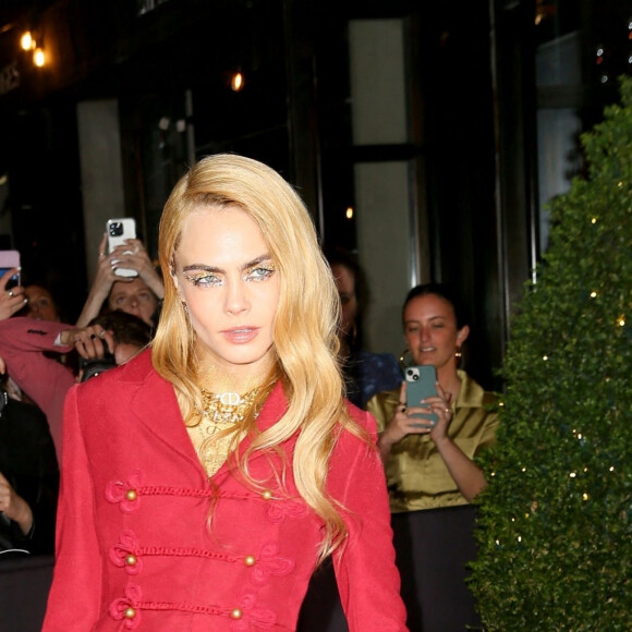 Cara Delevingne - Les célébrités quittent leurs hôtels pour se rendre à la soirée du "MET Gala 2022" à New York, le 2 mai 2022.