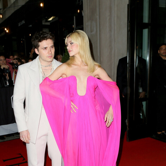 Brooklyn Beckham, Nicola Peltz - Les célébrités quittent leurs hôtels pour se rendre à la soirée du "MET Gala 2022" à New York, le 2 mai 2022.  Celebrities heading to the "MET Gala 2022". New York, May 2nd, 2022.