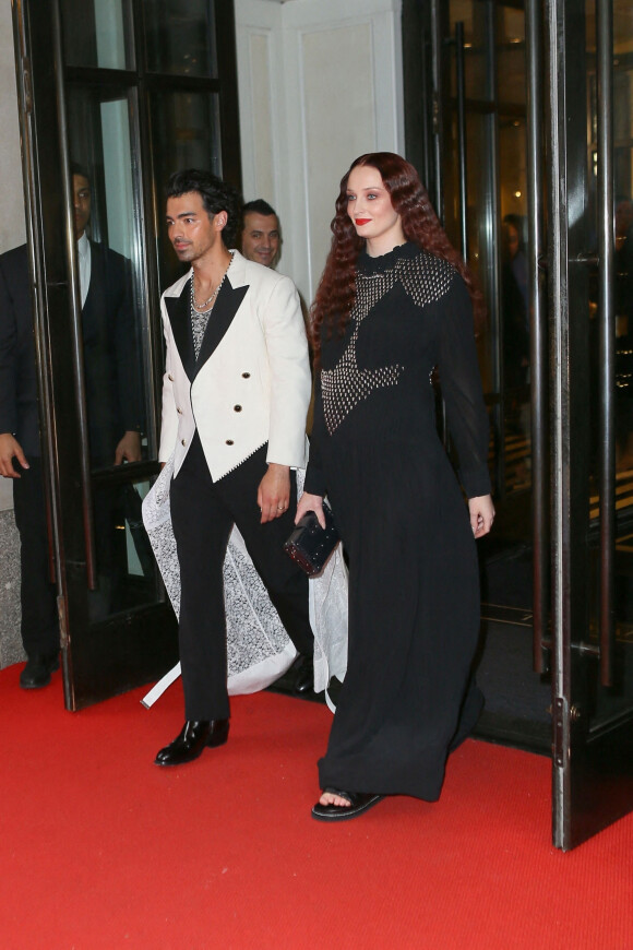 Joe Jonas, Sophie Turner - Les célébrités quittent leurs hôtels pour se rendre à la soirée du "MET Gala 2022" à New York, le 2 mai 2022.