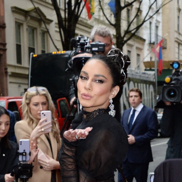 Vanessa Hudgens - Les célébrités quittent leurs hôtels pour se rendre à la soirée du "MET Gala 2022" à New York, le 2 mai 2022.