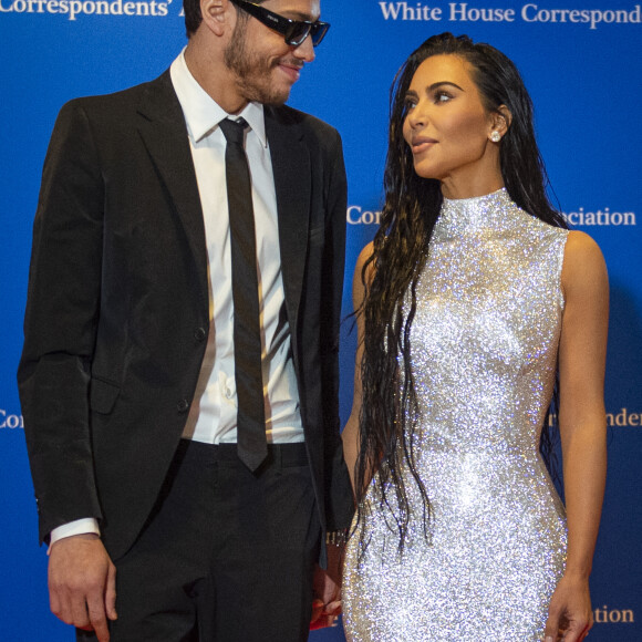 Première sortie officielle pour Kim Kardashian et son compagnon Pete Davidson au dîner annuel des "Associations de Correspondants de la Maison Blanche" à l'hôtel Hilton à Washington, le 30 avril 2022.