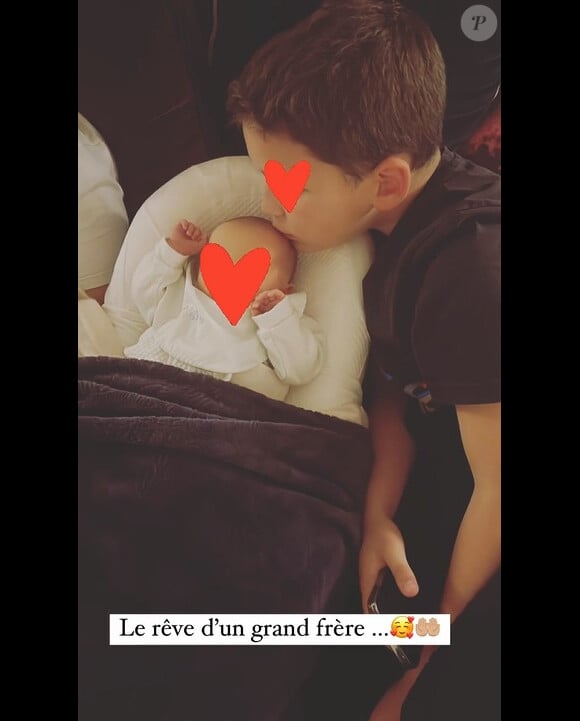 Vitaa a présenté sa petite Noa à ses grands frères, Liham et Adam. @ Instagram / Vitaa