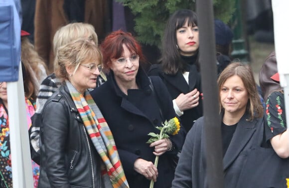 Nicole Courtois-Higelin (mère de Arthur H.) lors des obsèques de Jacques Higelin au cimetière du Père Lachaise à Paris le 12 avril 2018.