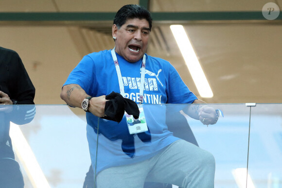 Diego Maradona en tribune lors d'un match Argentine / Croatie de la coupe du monde à Nijni Novgorod. © Inside / Panoramic / Bestimage