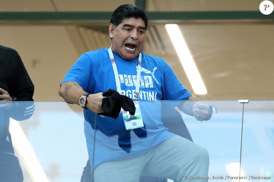 Diego Maradona en tribune lors d&#039;un match Argentine / Croatie de la coupe du monde à Nijni Novgorod. © Inside / Panoramic / Bestimage