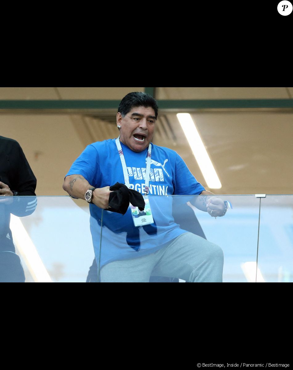 Diego Maradona en tribune lors d'un match Argentine / Croatie de la coupe du monde à Nijni Novgorod. © Inside / Panoramic / Bestimage