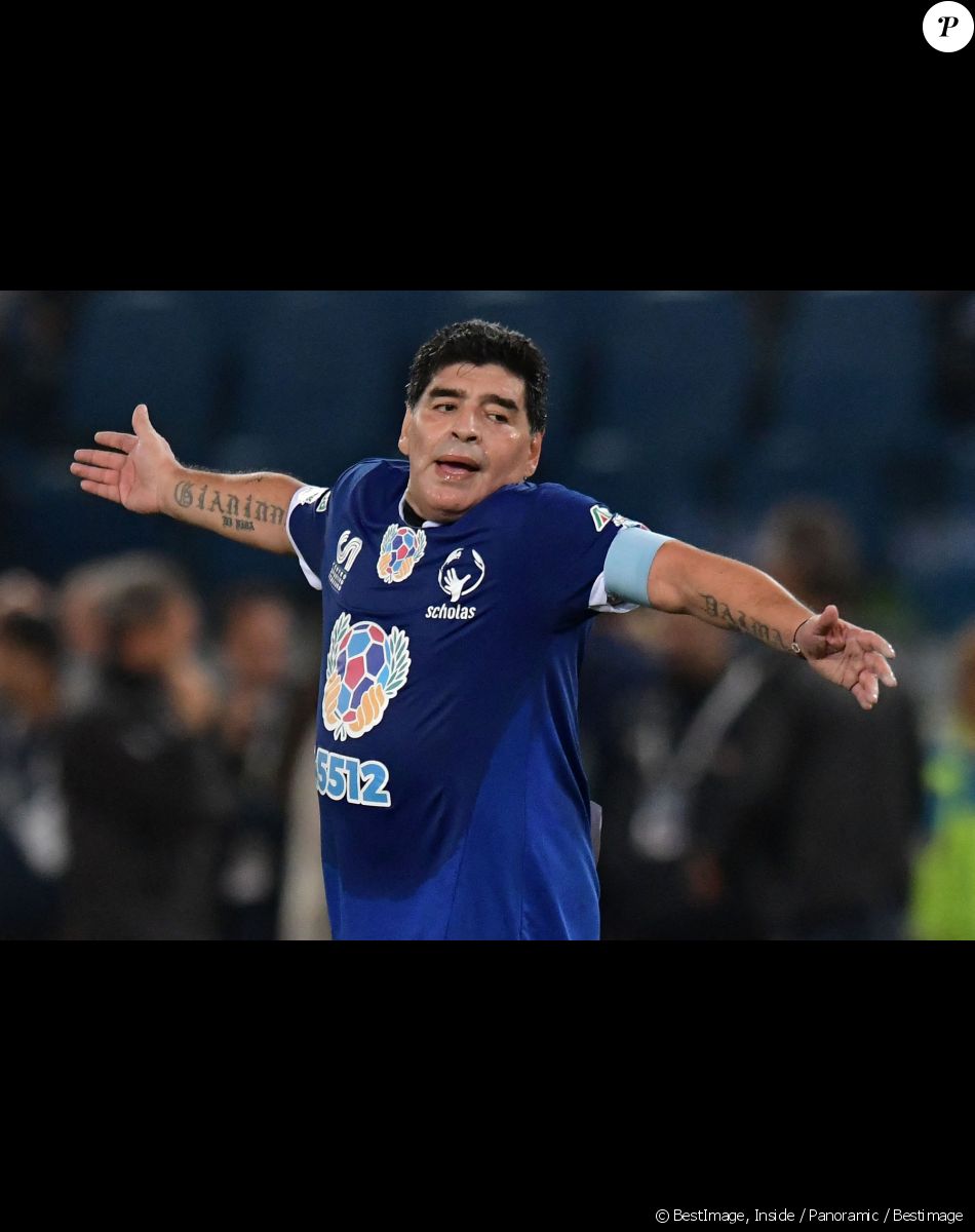 Diego Maradona lors d'un match caritatif, le 12 octobre 2016 en Italie. © Inside / Panoramic / Bestimage